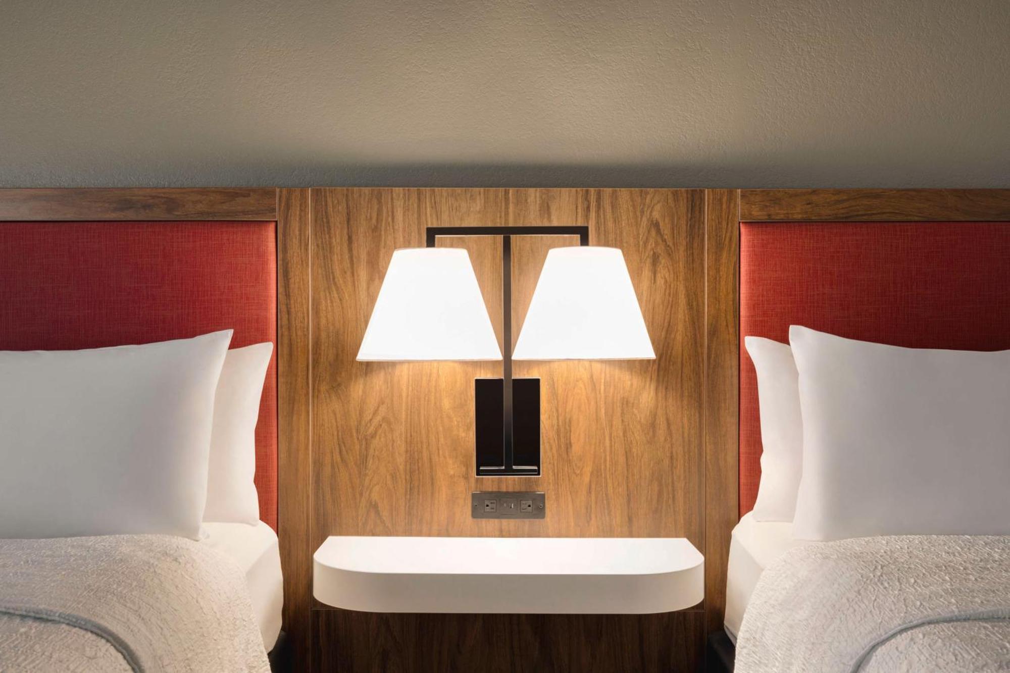 Hampton Inn Starkville Bagian luar foto