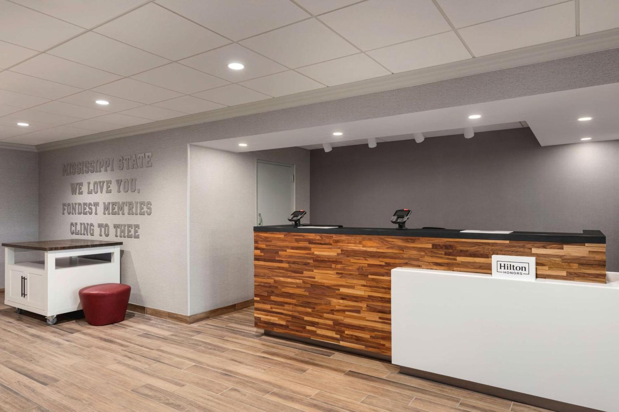 Hampton Inn Starkville Bagian luar foto