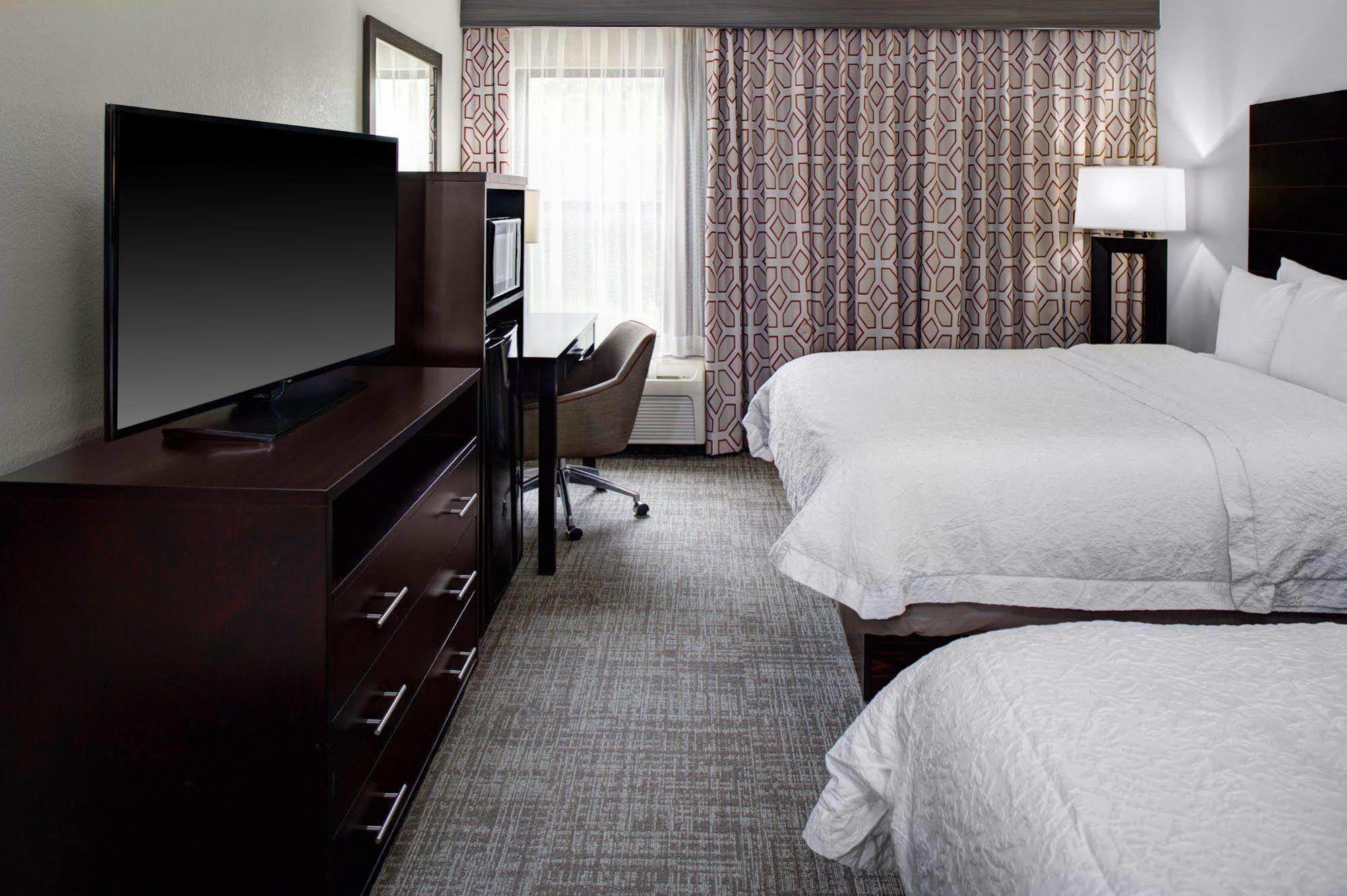 Hampton Inn Starkville Bagian luar foto