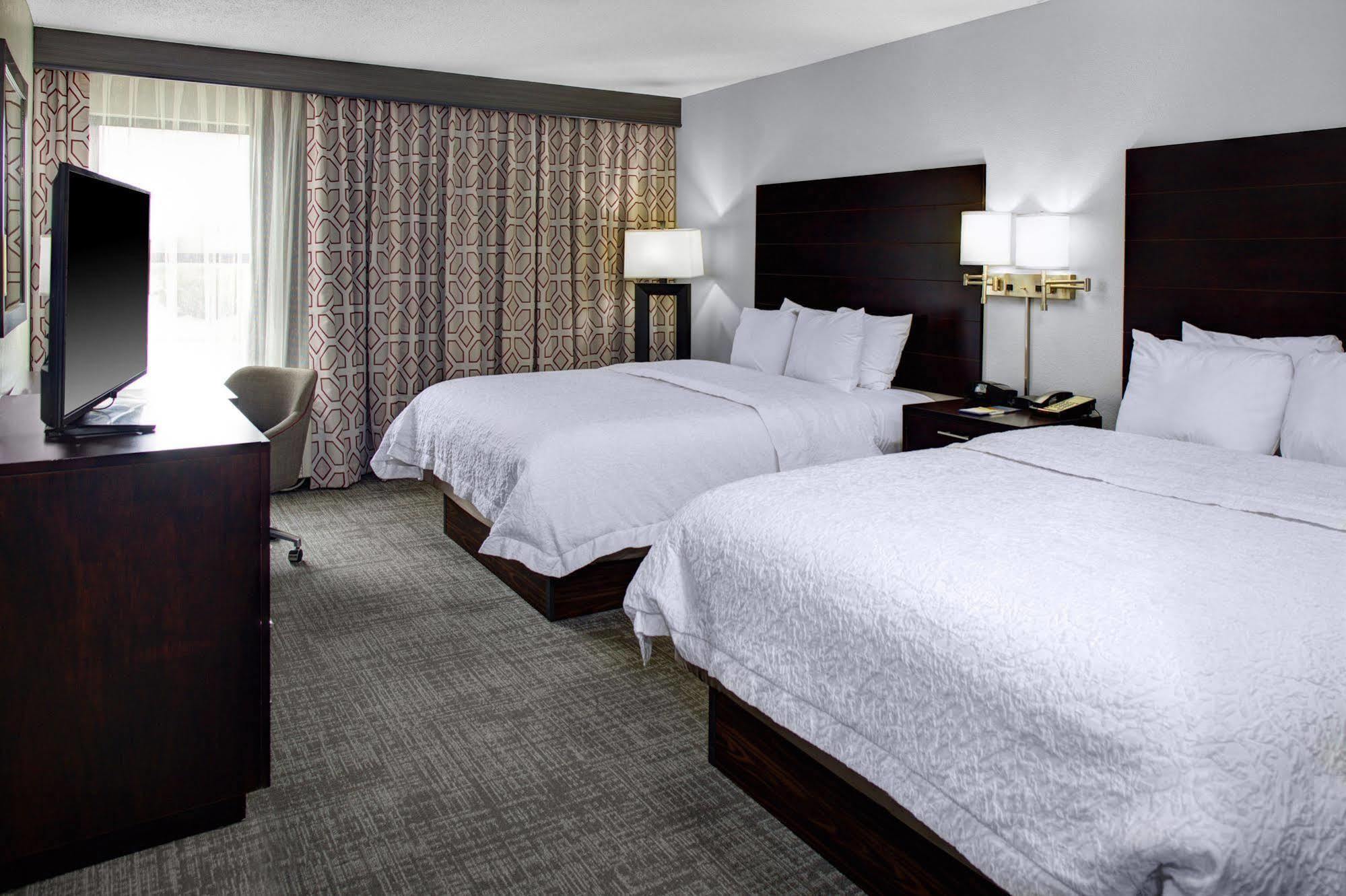 Hampton Inn Starkville Bagian luar foto