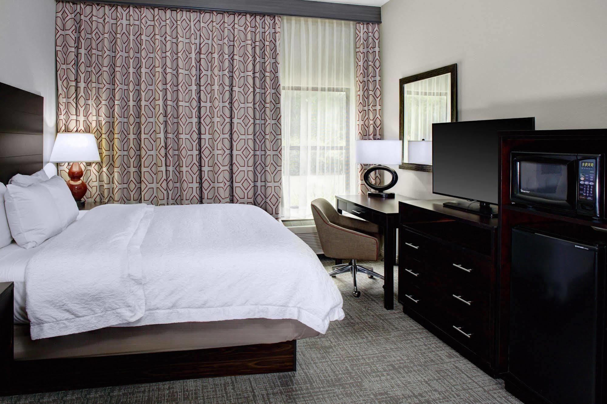 Hampton Inn Starkville Bagian luar foto